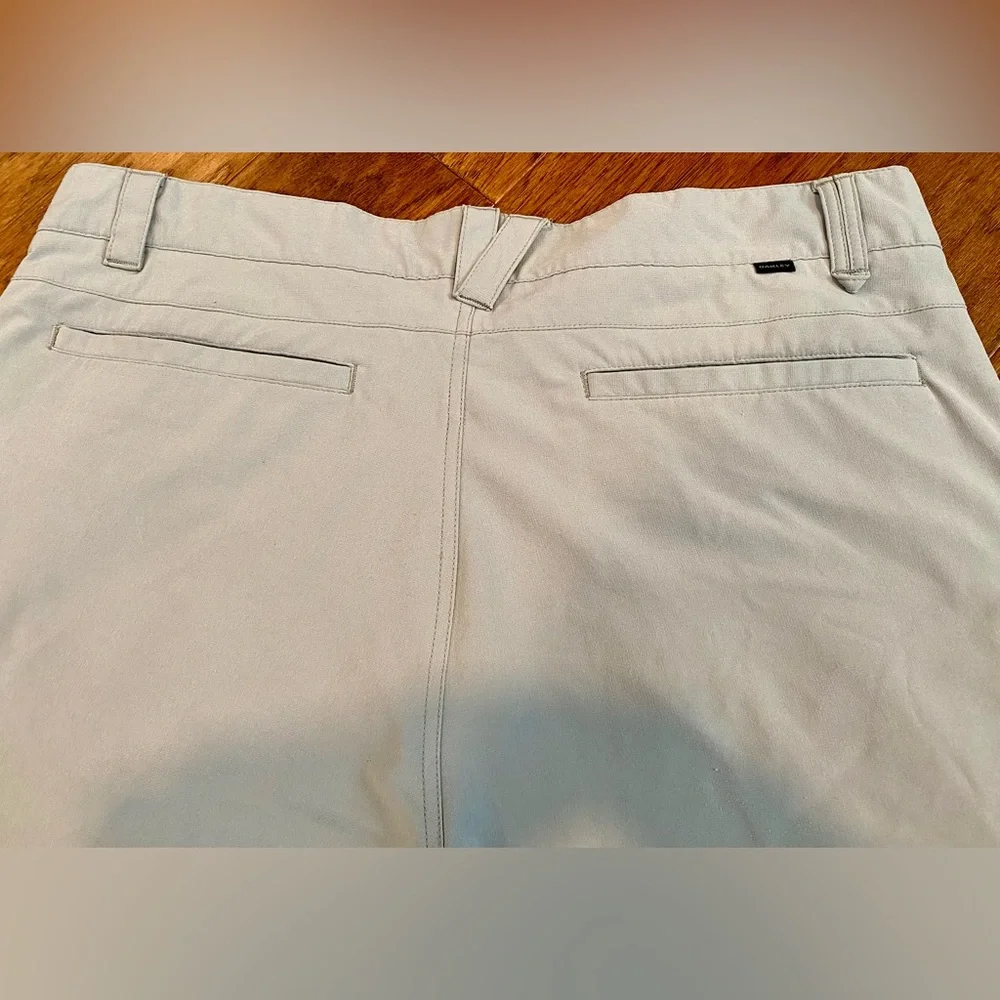 Oakley‎ Men's Light Gray Performance Flat-Front Shorts